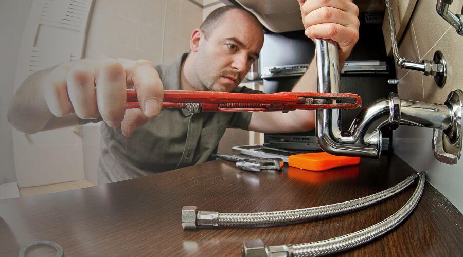 Expert burst pipe repair services in Reinbeck, IA